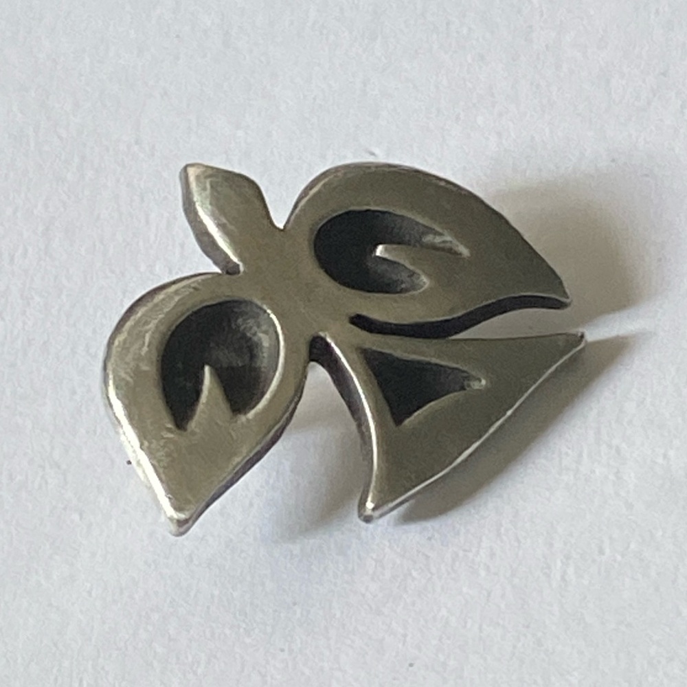 Vintage Modernist R. Tennesmed Sweden Pewter DovePin Brooch